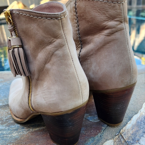 Stuart Weitzman Ankle Boots Tan Nubuc Leather Tassel Prancing 💃 Bootie Sz 10 💕 - Picture 5 of 12